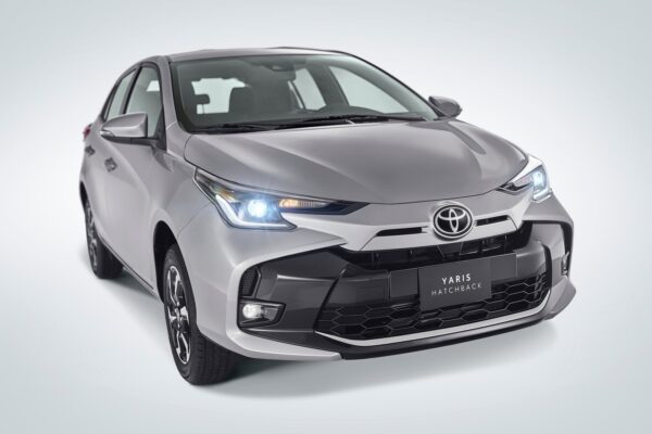 Toyota Yaris Hatchback Base CVT
