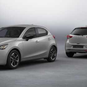 Mazda Mazda2 Hatchback Signature completo