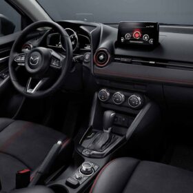 Mazda Mazda2 Hatchback Signature completo