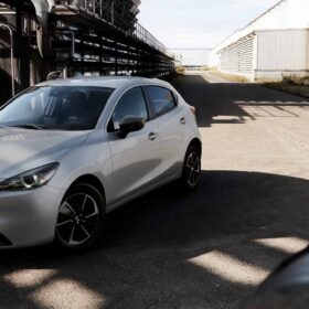 Mazda Mazda2 Hatchback Signature completo