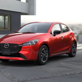Mazda Mazda2 Hatchback Signature completo