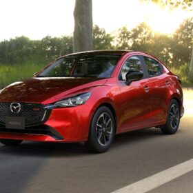Mazda Mazda2 Sedán i completo