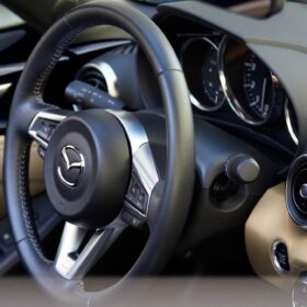 Mazda MX-5 RF i Grand Touring completo