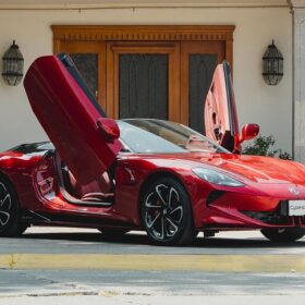 MG Motor Cyberster Trophy Red Top AT completo