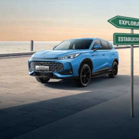 MG Motor HS HEV Excite AT completo