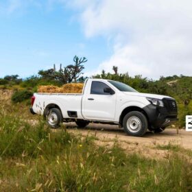 Nissan NP300 Pick Up TM AC completo
