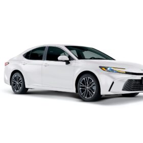 Toyota Camry HEV LE HEV completo