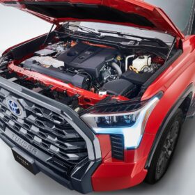 Toyota Tundra HEV Platinum HEV completo