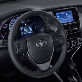 Toyota Yaris Hatchback S CVT completo