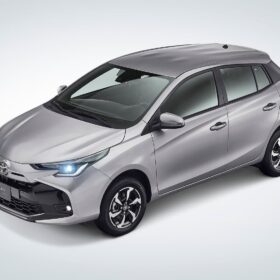 Toyota Yaris Hatchback S CVT completo