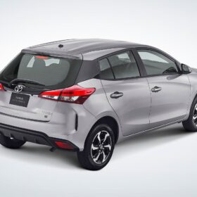 Toyota Yaris Hatchback S CVT completo